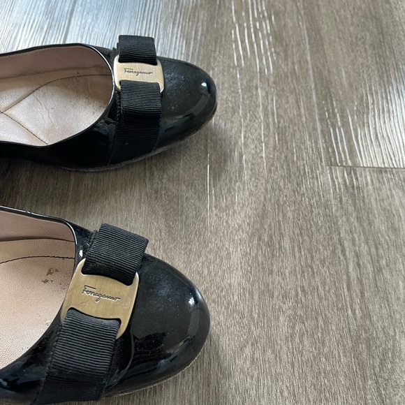 Salvatore Ferragamo patent leather flats size 8.5 - Picture 3 of 4